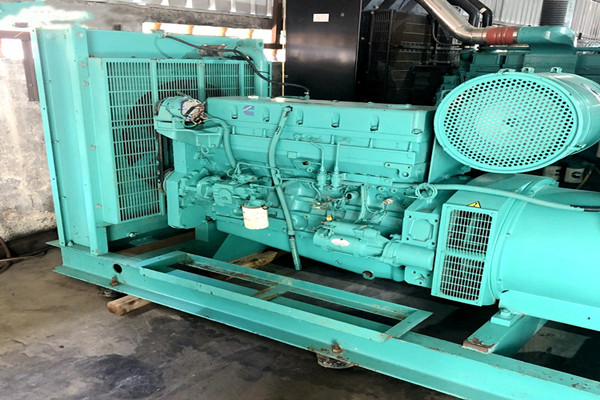 供應(yīng)200kw康明斯發(fā)電機組